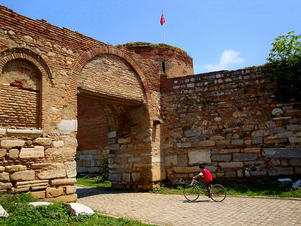 The old city walls of Iznik